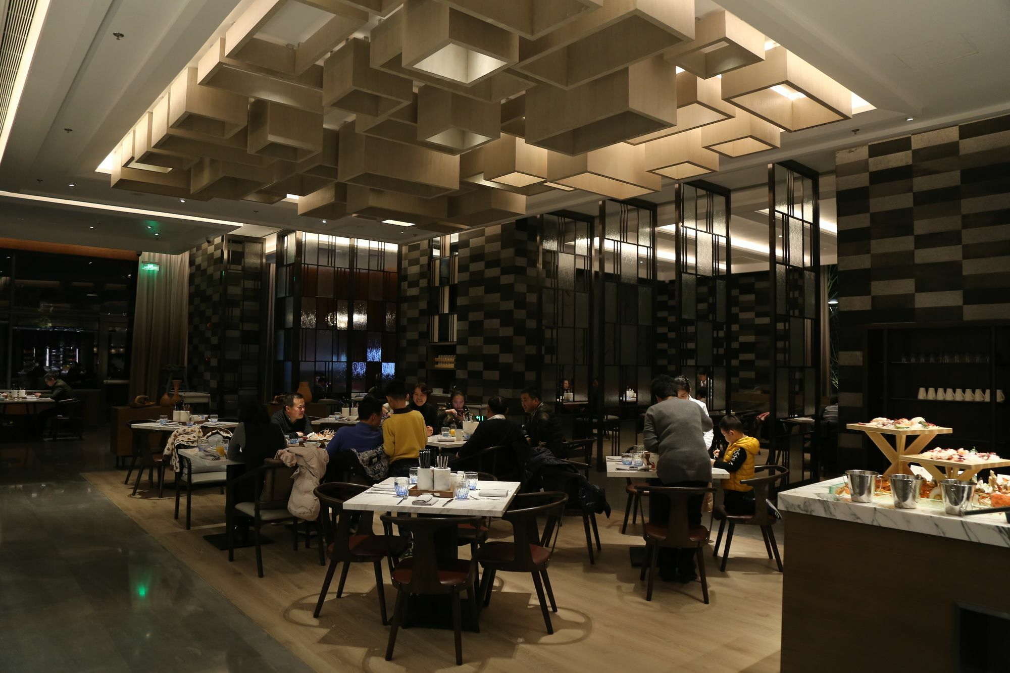 Shanghai Marriott Hotel Kangqiao Экстерьер фото